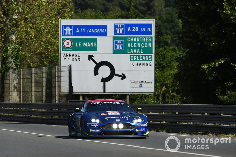 #90 TF Sport Aston Martin Vantage: Salih Yoluc, Euan Alers-Hankey, Charles Eastwood