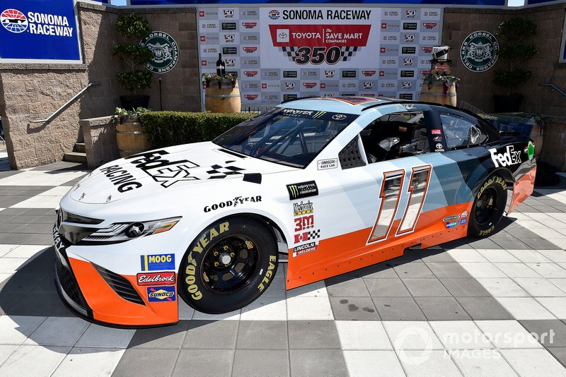 Denny Hamlin, Joe Gibbs Racing, Toyota Camry FedEx Ground unveils his Darlington car with Darrell Waltrip