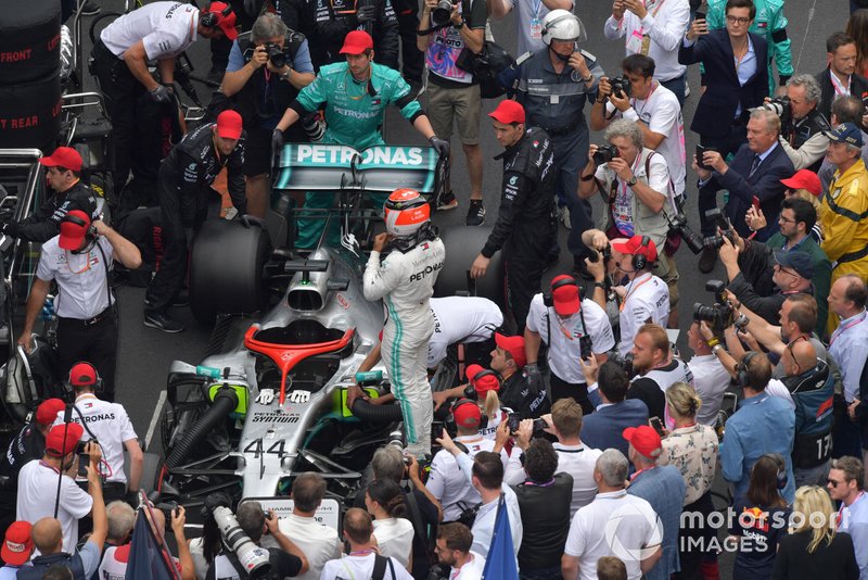 Lewis Hamilton, Mercedes AMG F1 W10, arrives on the grid
