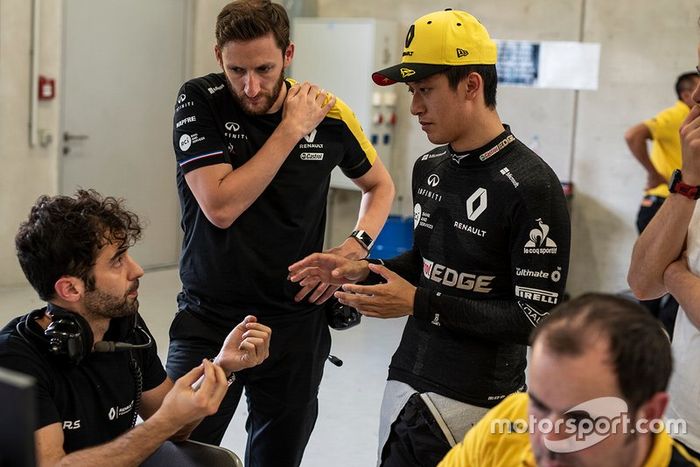Guanyu Zhou, Academia Renault Sport, prueba el Renault 2017 F1