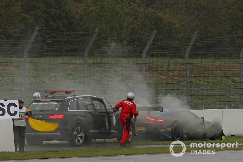 Daniel Juncadella, R-Motorsport, Aston Martin Vantage AMR  detenido en la pista