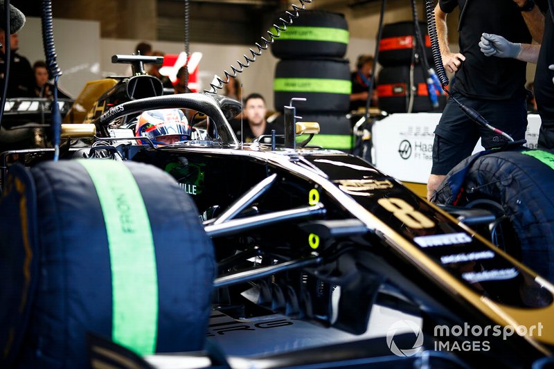 Romain Grosjean, Haas F1 Team VF-19, in the garage