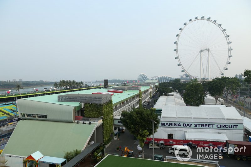 Il paddock e la ruota panoramica di Singapore