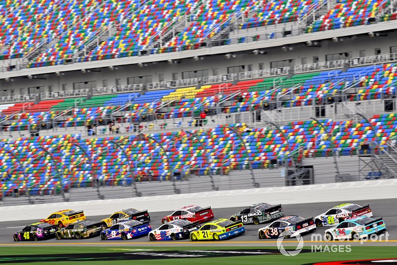 Jimmie Johnson, Hendrick Motorsports, Chevrolet Camaro Ally and Kurt Busch, Chip Ganassi Racing, Chevrolet Camaro Global Poker