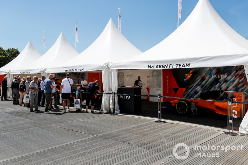 Las carpas de McLaren