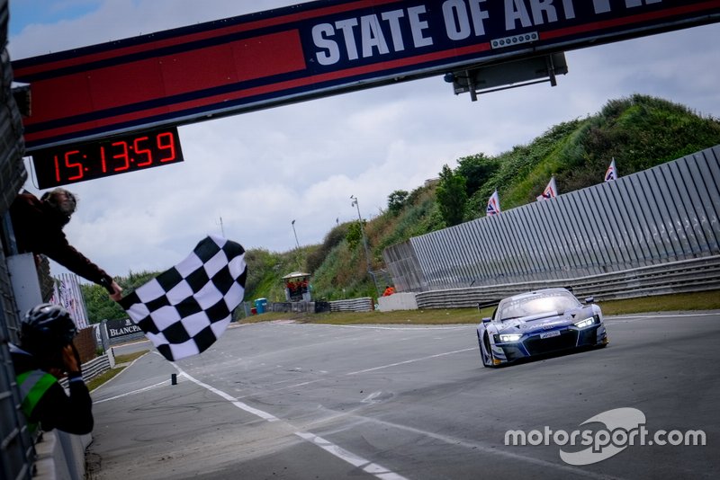 I vincitori della gara #25 Sainteloc Racing Audi R8 LMS GT3: Simon Gachet, Christopher Haase