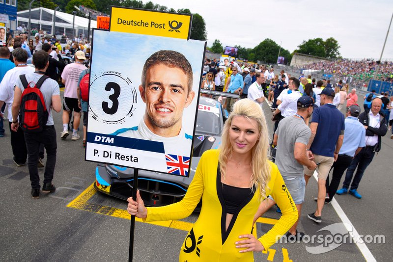 La grid girl di Paul Di Resta, R-Motorsport