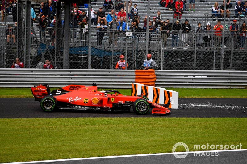 Sebastian Vettel, Ferrari SF90, lleva a un área de fuga