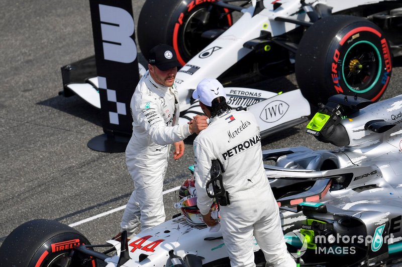 Valtteri Bottas, Mercedes AMG F1 and Pole sitter Lewis Hamilton, Mercedes AMG F1 celebrate in Parc Ferme 