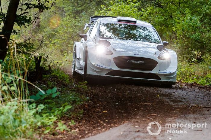Valtteri Bottas prova la Ford Fiesta WRC del team M-Sport