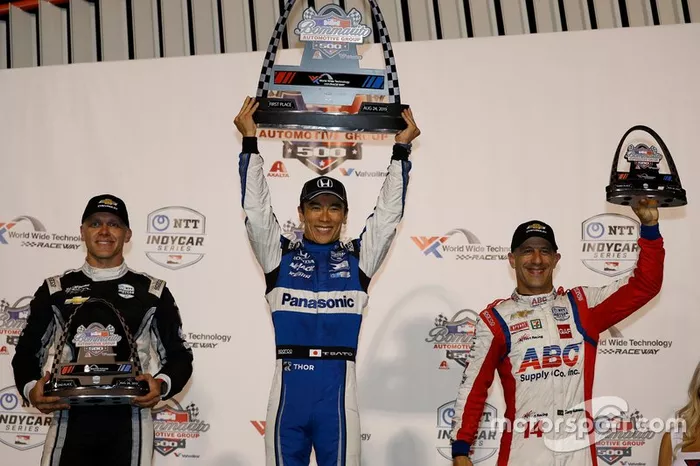 Il vincitore della gara Takuma Sato, Ed Carpenter, Tony Kanaan
