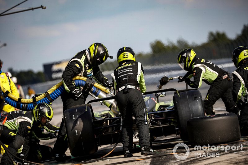 Charlie Kimball, Carlin Chevrolet, pit stop