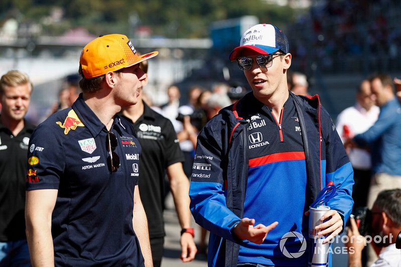 Max Verstappen, Red Bull Racing, e Daniil Kvyat, Toro Rosso