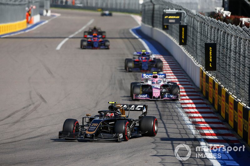 Kevin Magnussen, Haas F1 Team VF-19, leads Lance Stroll, Racing Point RP19, Pierre Gasly, Toro Rosso STR14, and Daniil Kvyat, Toro Rosso STR14