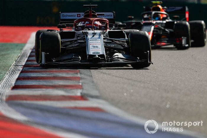 Kimi Raikkonen, Alfa Romeo Racing C38, Alex Albon, Red Bull RB15 