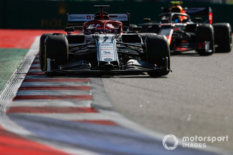 Kimi Raikkonen, Alfa Romeo Racing C38, Alex Albon, Red Bull RB15