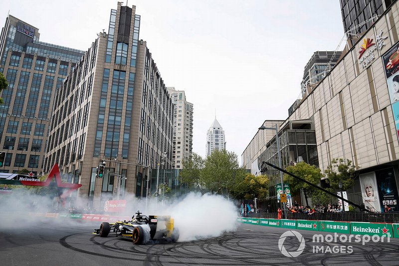 Demonstration with Guanyu Zhou, Renault F1 Team