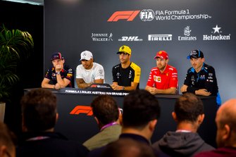 Max Verstappen, Red Bull Racing, Lewis Hamilton, Mercedes AMG F1, Daniel Ricciardo, Renault F1 Team, Sebastian Vettel, Ferrari and Robert Kubica, Williams Racing, in de persconferentie