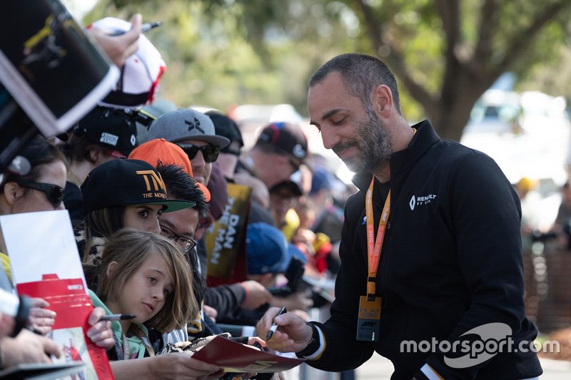 Cyril Abiteboul, Renault F1 Managing Director signs autographs for fans