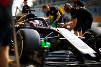 Romain Grosjean, Haas F1 Team VF-19, in the pits
