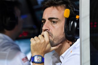 Fernando Alonso, McLaren pit duvarında