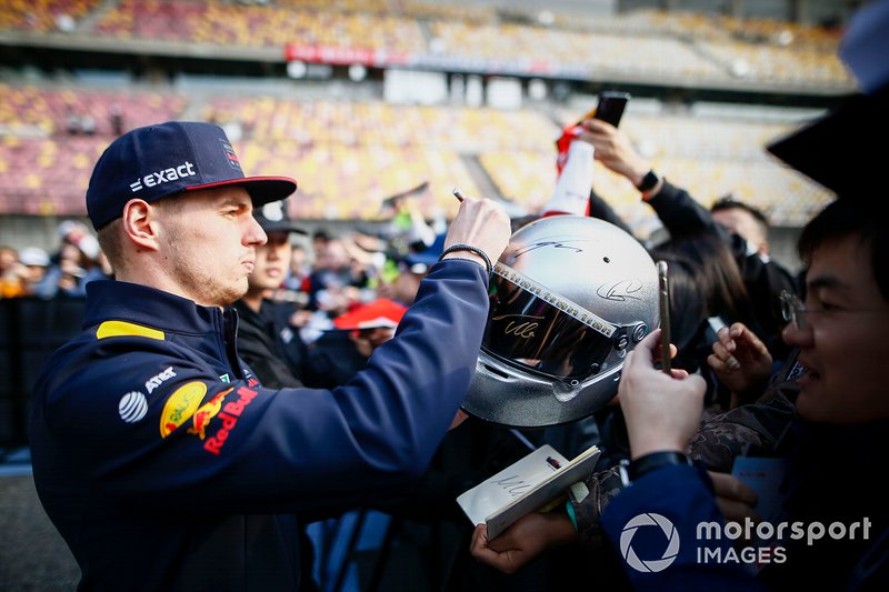 Max Verstappen, Red Bull Racing signs an autograph for a fan