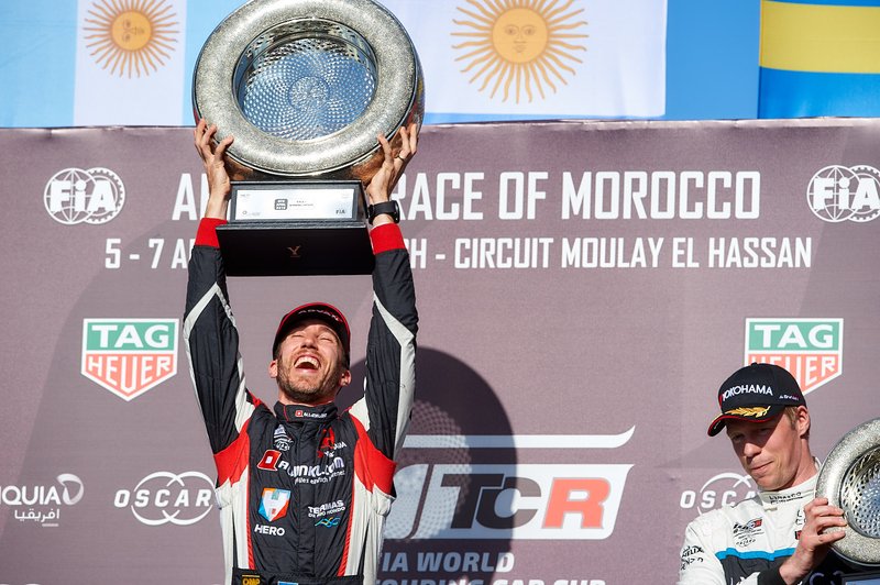 Podio: ganador de la carrera Esteban Guerrieri, ALL-INKL.COM Münnich Motorsport Honda Civic Type R TCR