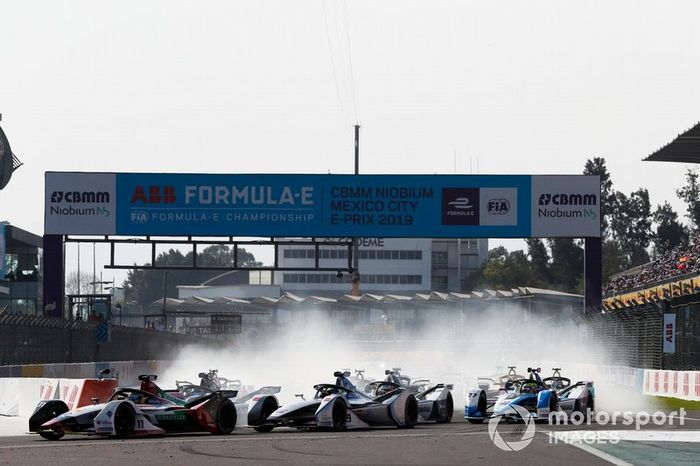 Lucas Di Grassi, Audi Sport ABT Schaeffler, Audi e-tron FE05 leads Felipe Massa, Venturi Formula E, Venturi VFE05 y Sébastien Buemi, Nissan e.Dams, Nissan IMO1 