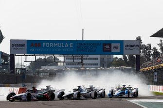 Lucas Di Grassi, Audi Sport ABT Schaeffler, Audi e-tron FE05 precede Felipe Massa, Venturi Formula E, Venturi VFE05 e Sébastien Buemi, Nissan e.Dams, Nissan IMO1