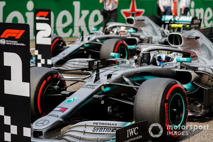 Valtteri Bottas, Mercedes AMG W10 y Lewis Hamilton, Mercedes AMG F1 W10 