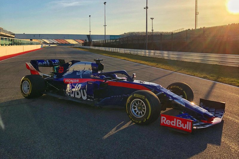 Автомобиль Scuderia Toro Rosso STR14