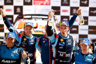 Podium: Thierry Neuville, Nicolas Gilsoul, Hyundai Motorsport Hyundai i20 Coupe WRC, Elfyn Evans, Scott Martin, M-Sport Ford WRT Ford Fiesta WRC