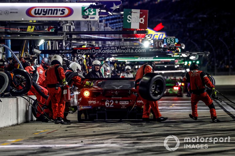 #62 Risi Competizione Ferrari 488 GTE, GTLM: Davide Rigon, Miguel Molina, Alessandro Pier Guidi, James Calado, pit stop