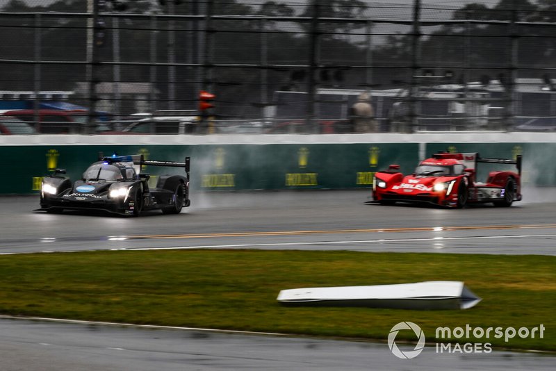 #10 Konica Minolta Cadillac DPi-V.R. Cadillac DPi, DPi: Renger Van Der Zande, Jordan Taylor, Fernando Alonso, Kamui Kobayashi, #31 Whelen Engineering Racing Cadillac DPi, DPi: Felipe Nasr, Pipo Derani, Eric Curran