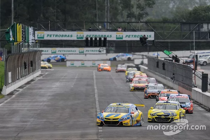 A largada contou com a briga entre Thiago Camilo, o pole, e Daniel Serra, um dos favoritos.