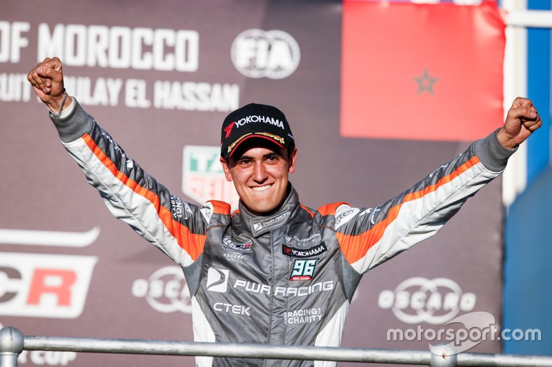 Podio: tercero, Mikel Azcona, PWR Racing CUPRA TCR