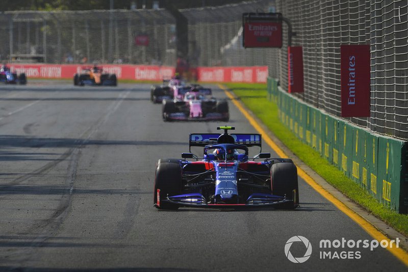 Alexander Albon, Toro Rosso STR14, Sergio Perez, Racing Point RP19