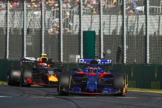 Daniil Kvyat, Toro Rosso STR14, Pierre Gasly, Red Bull Racing RB15