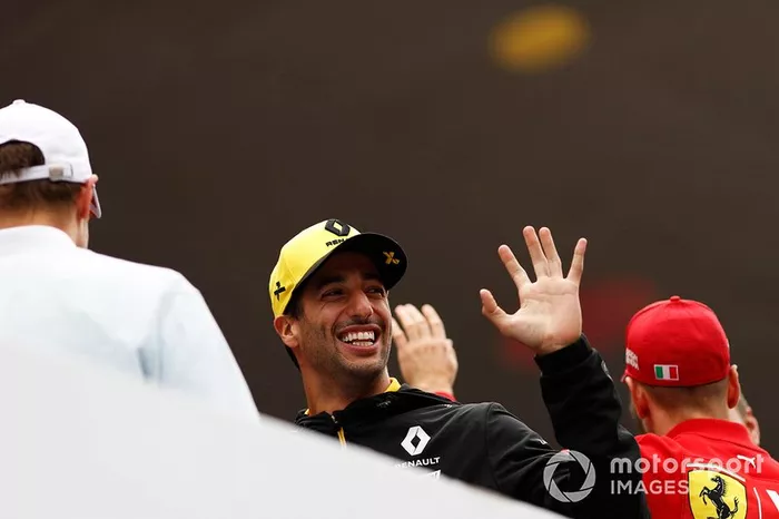 GP de China 2019: Ricciardo se redime ganando la carrera 1.000 del mundial de F1, y Sainz puntúa