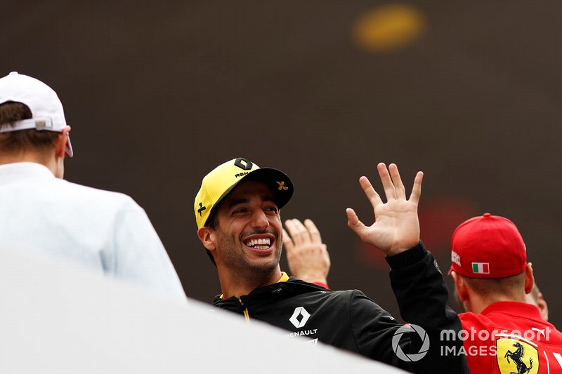 GP de China 2019: Ricciardo se redime ganando la carrera 1.000 del mundial de F1, y Sainz puntúa