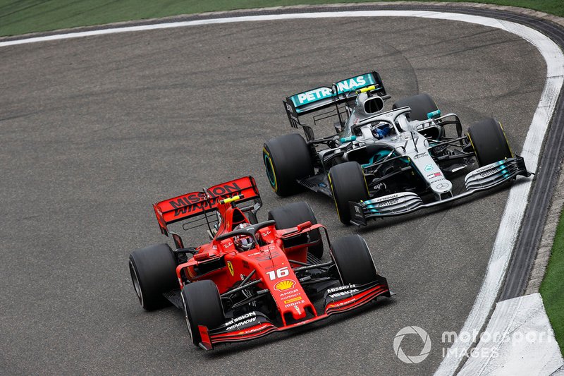 Charles Leclerc, Ferrari SF90, pelea con Valtteri Bottas, Mercedes AMG W10