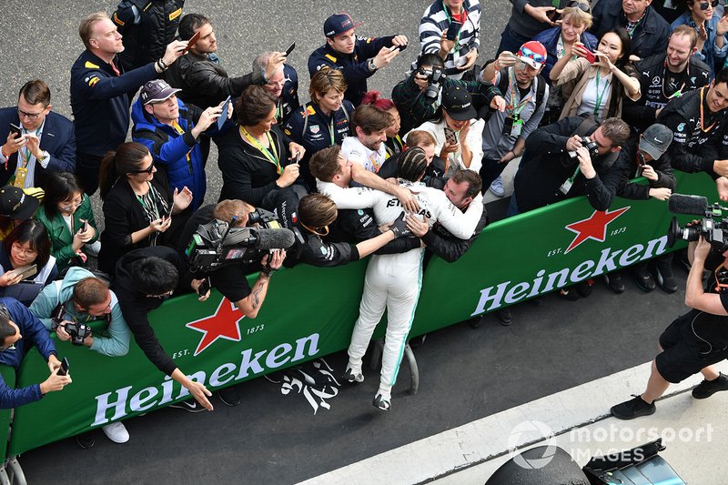 Lewis Hamilton, Mercedes AMG F1, 1st position, celebrates with his team in Parc Ferme