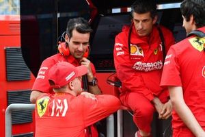 Mick Schumacher, Ferrari, talks to the Ferrari team