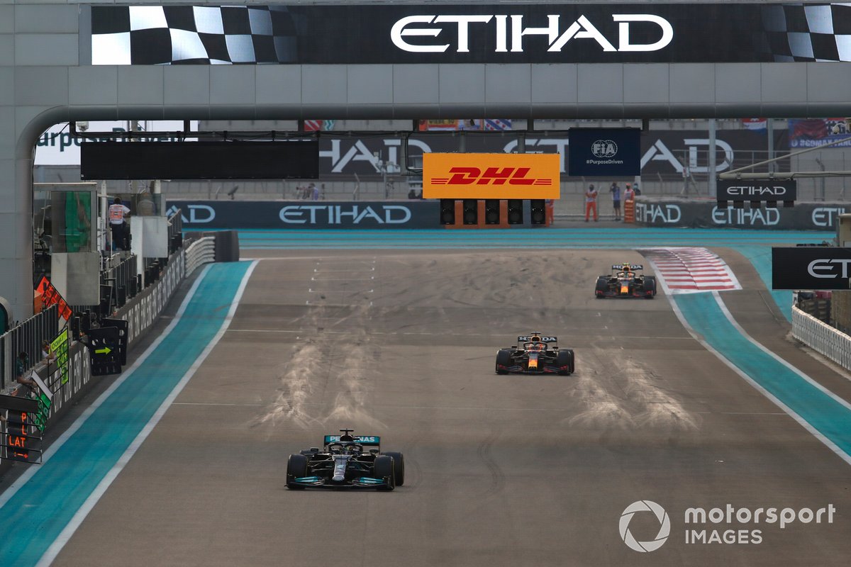 Lewis Hamilton, Mercedes W12, Max Verstappen, Red Bull Racing RB16B, Sergio Pérez, Red Bull Racing RB16B