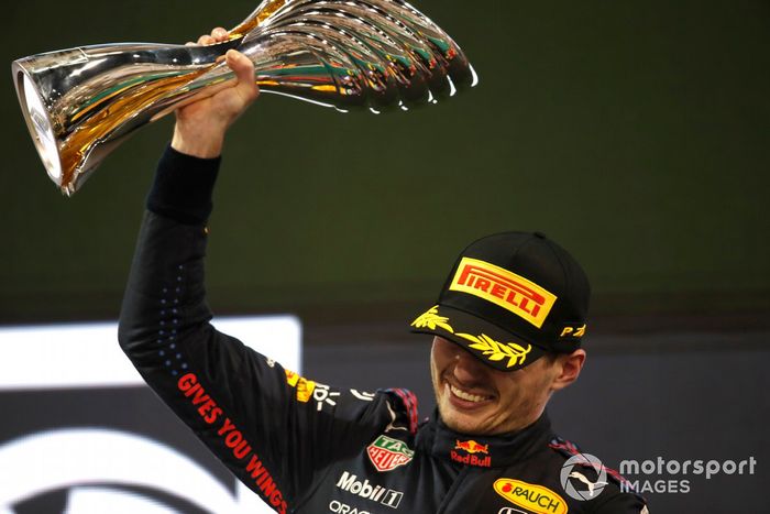 Podio: campeón de pilotos de 2021, Max Verstappen, Red Bull Racing