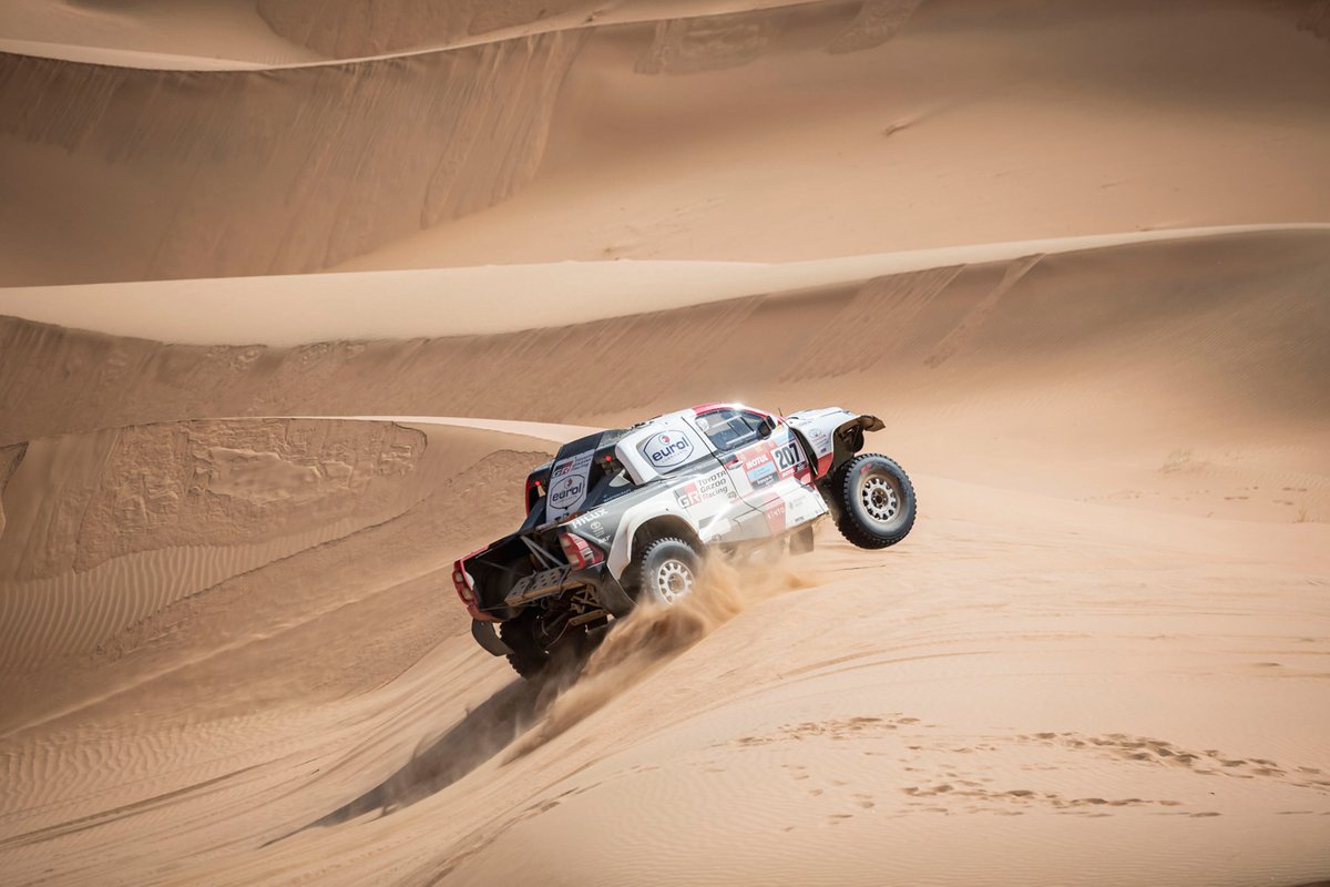 #207 Toyota Gazoo Racing Toyota: Giniel De Villiers, Dennis Murphy