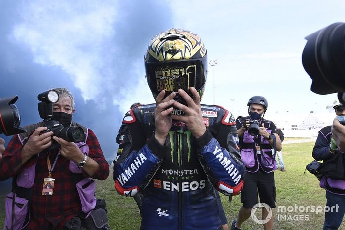 El Campeón del Mundo Fabio Quartararo, Yamaha Factory Racing celebra