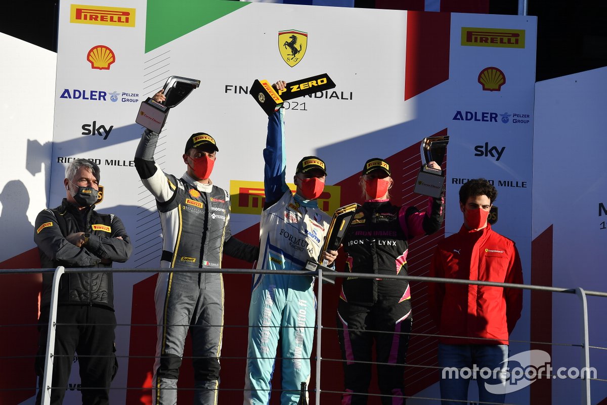 Il podio di Gara 2 del Trofeo Pirelli: secondo classificato #3, Niccolò Schirò, Rossocorsa, primo classificato #66, Luka Nurmi, Formula Racing, terzo classificato #83, Michelle Gatting, Scuderia Niki - Iron Lynx