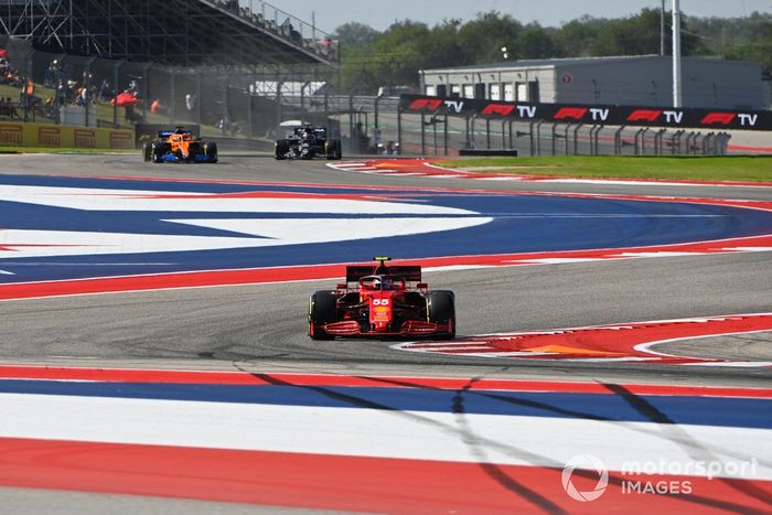 Carlos Sainz Jr., Ferrari SF21, Daniel Ricciardo, McLaren MCL35M, Pierre Gasly, AlphaTauri AT02