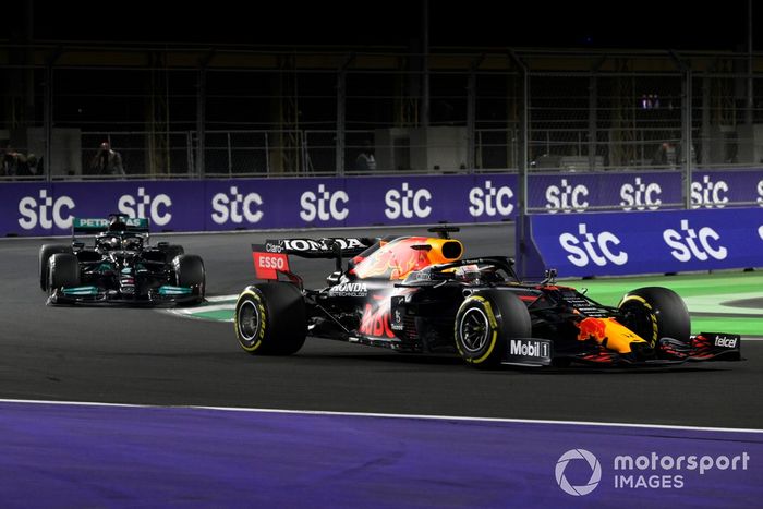 Max Verstappen, Red Bull Racing RB16B, Lewis Hamilton, Mercedes W12